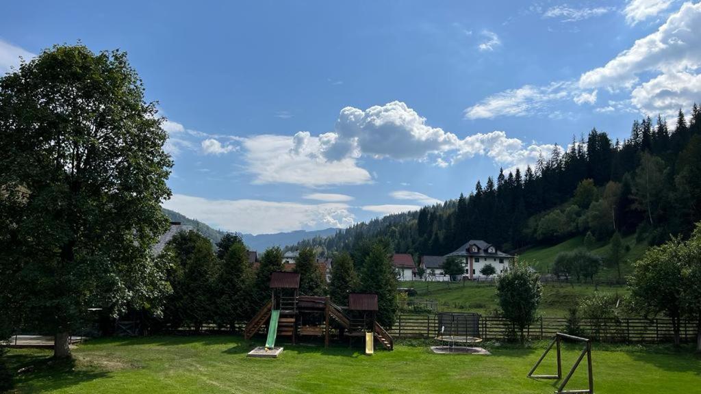 Hotel Pietrele Doamnei Pojorîta Esterno foto