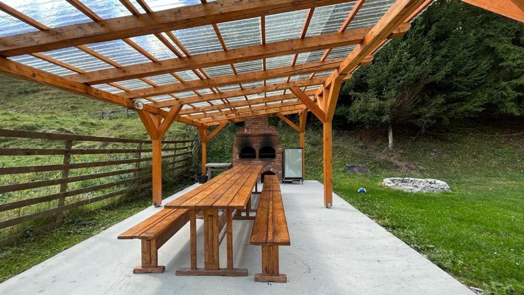 Hotel Pietrele Doamnei Pojorîta Esterno foto