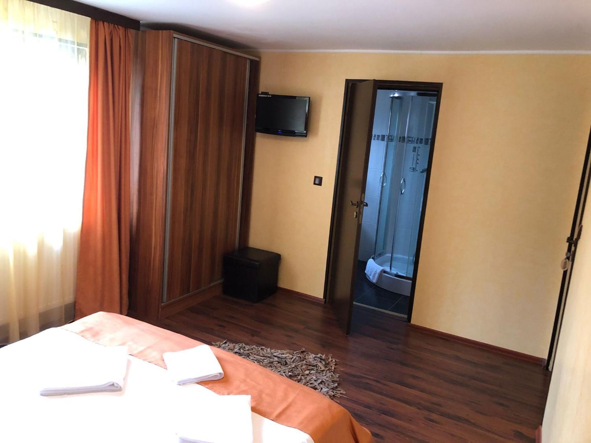 Hotel Pietrele Doamnei Pojorîta Esterno foto