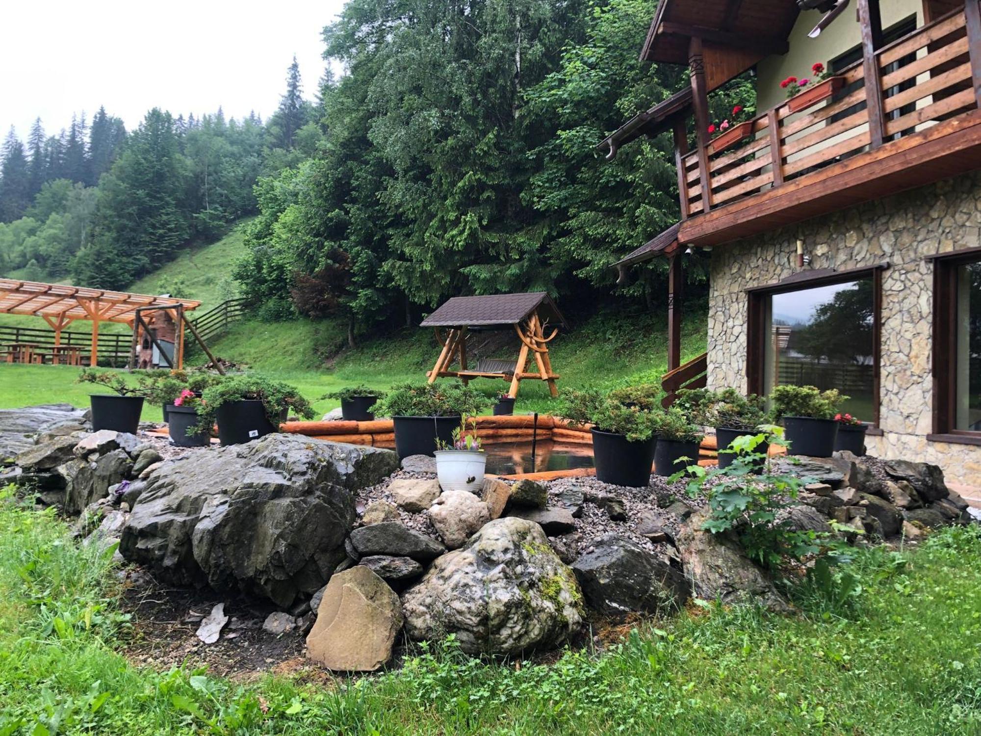 Hotel Pietrele Doamnei Pojorîta Esterno foto
